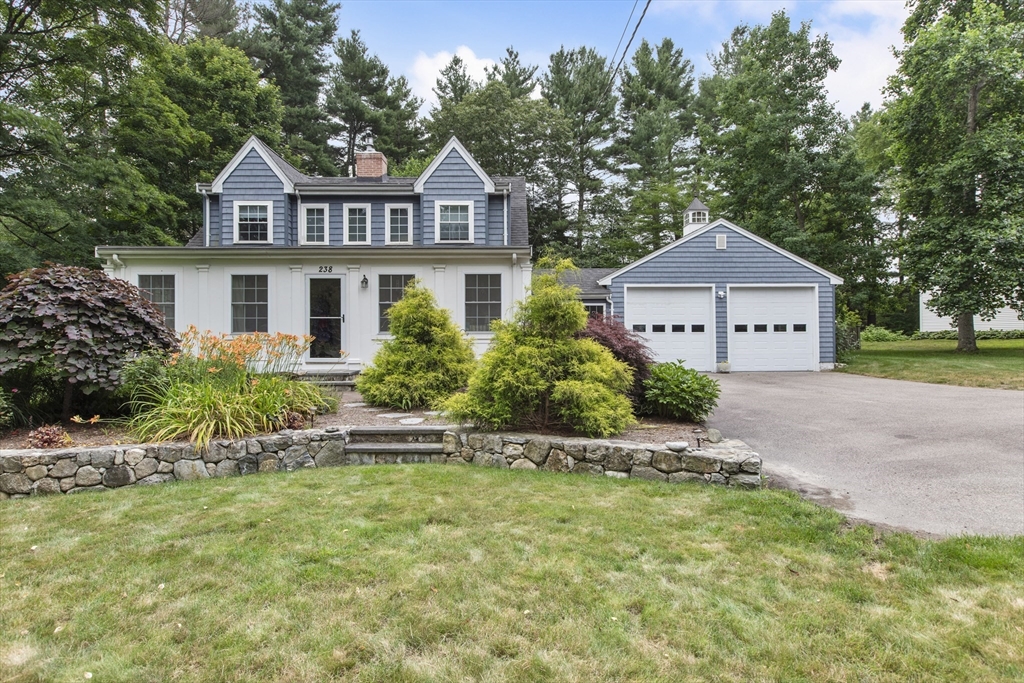 238 Village Street, Millis, Massachusetts, 3 Bedrooms Bedrooms, 9 Rooms Rooms,2.5 BathroomsBathrooms,Residential,For Sale,Village Street,73433803