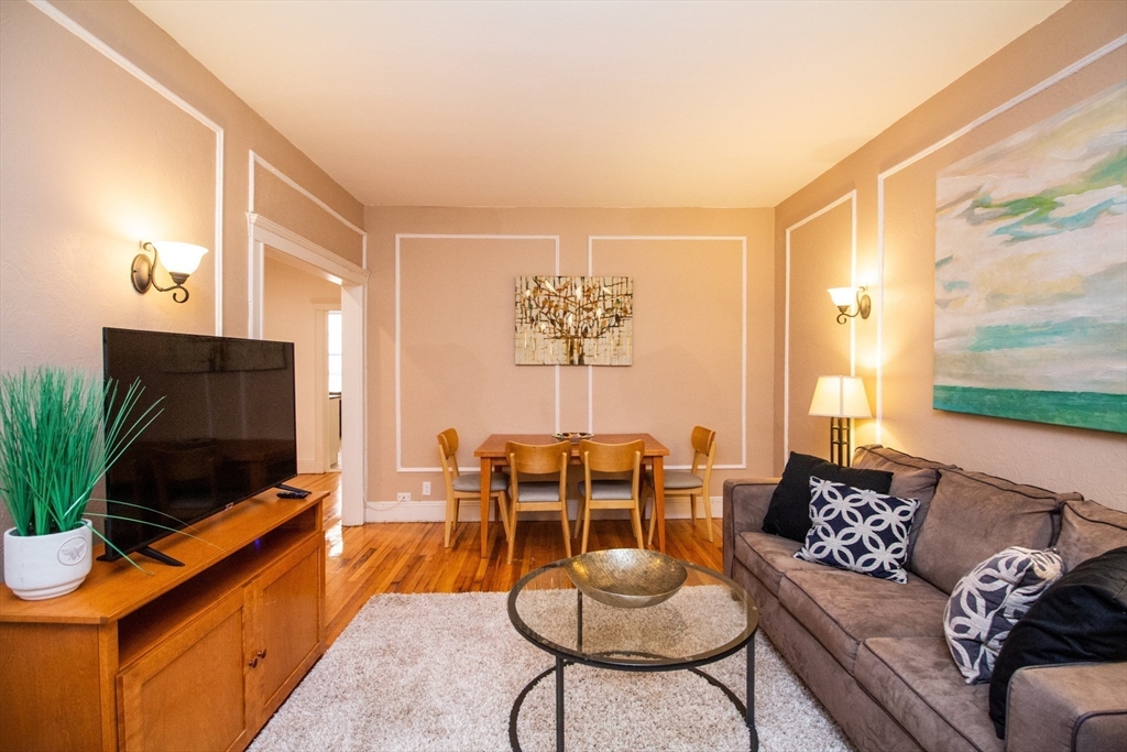 461 Washington St, Brookline, Massachusetts, 2 Bedrooms Bedrooms, 4 Rooms Rooms,1 BathroomBathrooms,Residential Lease,For Rent,Washington St,73447726