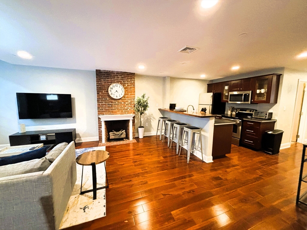 15 Union, Boston, Massachusetts, 1 Bedroom Bedrooms, 4 Rooms Rooms,2 BathroomsBathrooms,Residential Lease,For Rent,Union,73419183