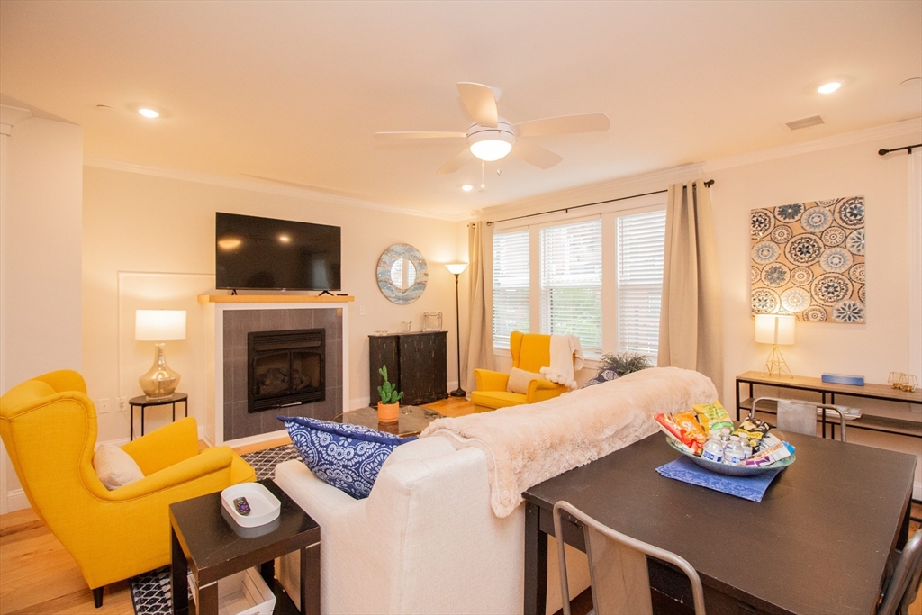 1008 Tremont St, Boston, Massachusetts, 2 Bedrooms Bedrooms, 4 Rooms Rooms,2 BathroomsBathrooms,Residential Lease,For Rent,Tremont St,73419198