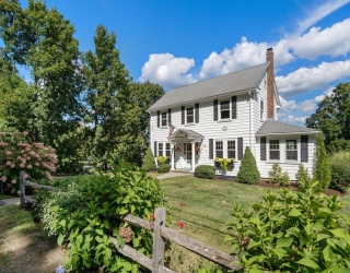 19 Main Street, Dover, Massachusetts, 3 Bedrooms Bedrooms, 8 Rooms Rooms,2 BathroomsBathrooms,Residential,For Sale,Main Street,73426434