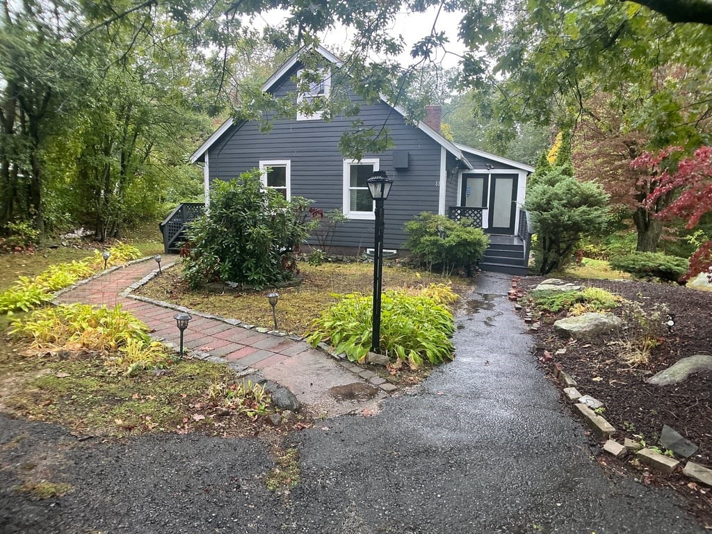 8 Wyman Ave, Salem, Massachusetts, 2 Bedrooms Bedrooms, 6 Rooms Rooms,1 BathroomBathrooms,Residential,For Sale,Wyman Ave,73312684