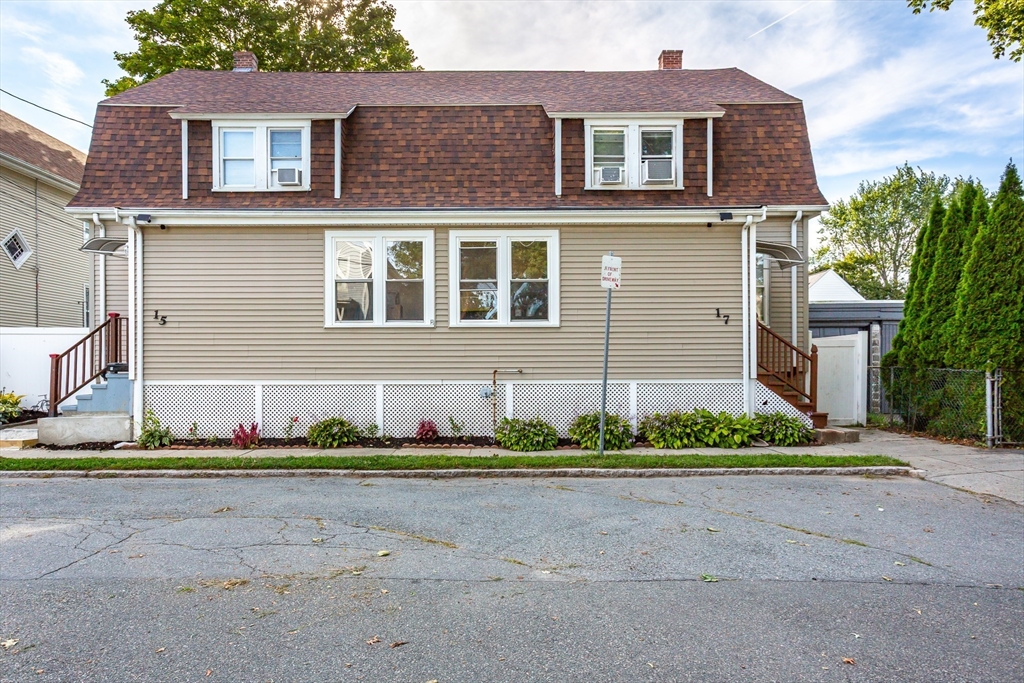 15-17 Lindsey St, New Bedford, Massachusetts, 6 Bedrooms Bedrooms, 12 Rooms Rooms,4 BathroomsBathrooms,Residential Income,For Sale,Lindsey St,73434555