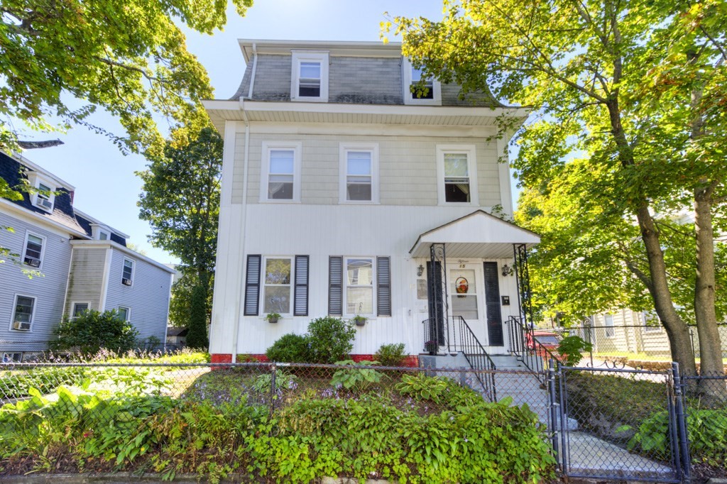 15 Dix St, Worcester, Massachusetts, 7 Bedrooms Bedrooms, 18 Rooms Rooms,3 BathroomsBathrooms,Residential Income,For Sale,Dix St,73425783