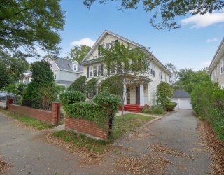 320 Blue Hills Parkway, Milton, Massachusetts, 5 Bedrooms Bedrooms, 12 Rooms Rooms,2 BathroomsBathrooms,Residential Income,For Sale,Blue Hills Parkway,73431794