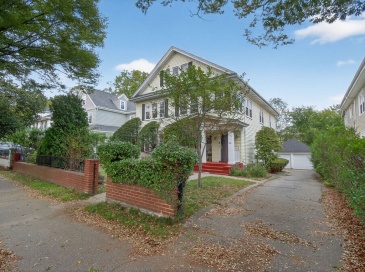 320 Blue Hills Parkway, Milton, Massachusetts, 5 Bedrooms Bedrooms, 12 Rooms Rooms,2 BathroomsBathrooms,Residential Income,For Sale,Blue Hills Parkway,73431794