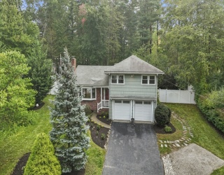 61 Deborah Road, Hanover, Massachusetts, 3 Bedrooms Bedrooms, 8 Rooms Rooms,1.5 BathroomsBathrooms,Residential,For Sale,Deborah Road,73436934