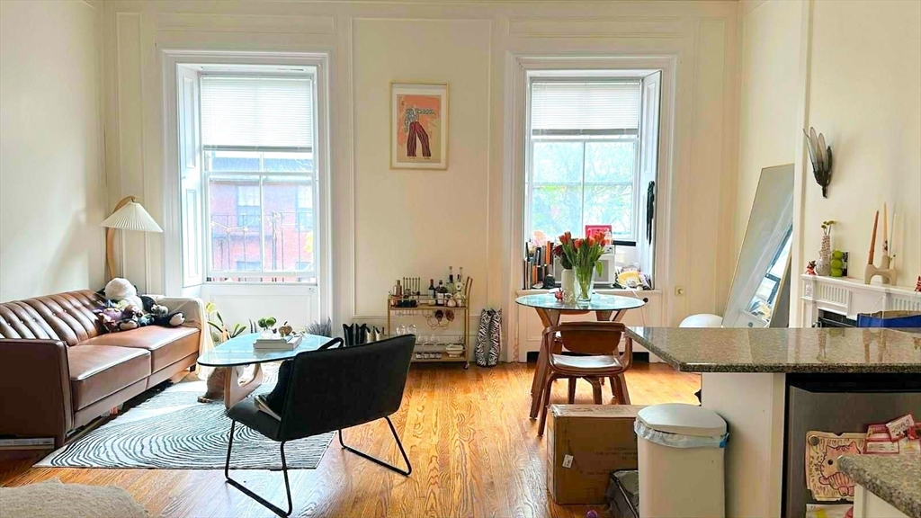 107 Beacon, Boston, Massachusetts, 1 Bedroom Bedrooms, 1 Room Rooms,1 BathroomBathrooms,Residential Lease,For Rent,Beacon,73447725