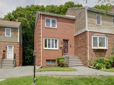 6 Loring Hills Ave, Salem, Massachusetts, 3 Bedrooms Bedrooms, 6 Rooms Rooms,1.5 BathroomsBathrooms,Residential,For Sale,Loring Hills Ave,73388329