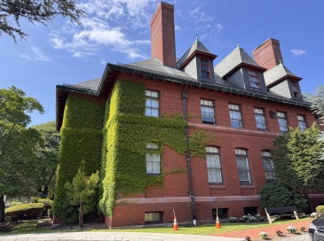 324 Washington, Wellesley, Massachusetts, 2 Bedrooms Bedrooms, 3 Rooms Rooms,1 BathroomBathrooms,Residential Lease,For Rent,Washington,73418723