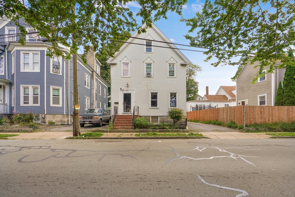 320 Cottage Street, New Bedford, Massachusetts, 4 Bedrooms Bedrooms, 10 Rooms Rooms,2 BathroomsBathrooms,Residential Income,For Sale,Cottage Street,73423701