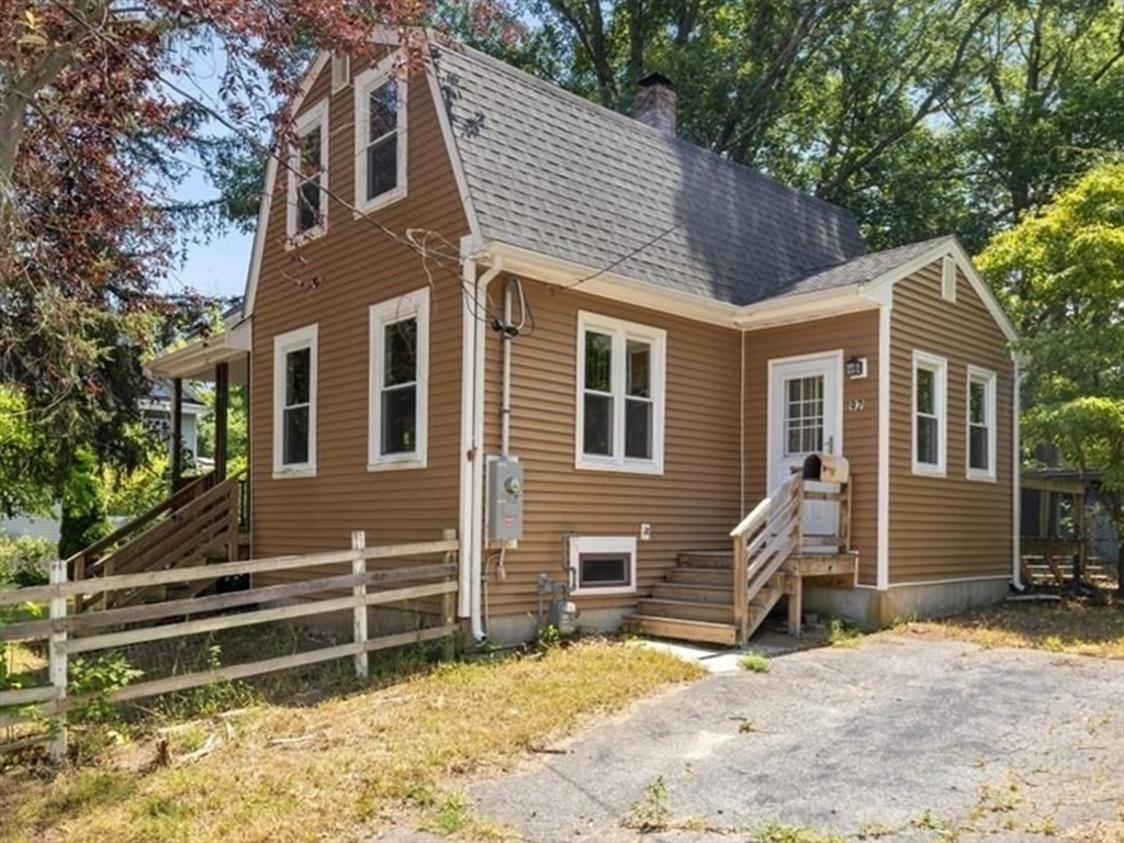 92 Highland Ave, Taunton, Massachusetts, 3 Bedrooms Bedrooms, 6 Rooms Rooms,1 BathroomBathrooms,Residential,For Sale,Highland Ave,73406411