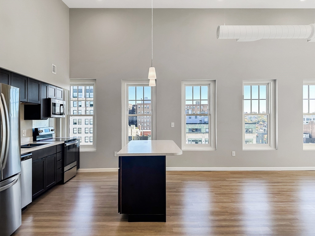 6 Chatham Street, Worcester, Massachusetts, 2 Bedrooms Bedrooms, 3 Rooms Rooms,2 BathroomsBathrooms,Residential Lease,For Rent,Chatham Street,73424429