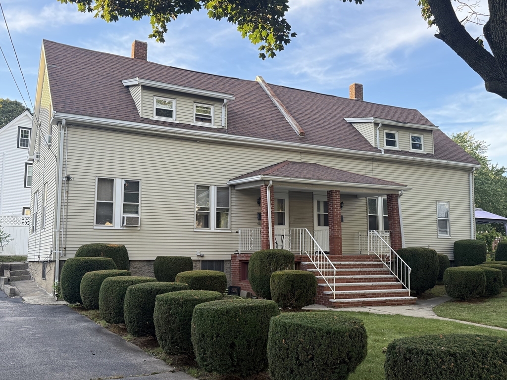 33-35 Clinton St, Newton, Massachusetts, 6 Bedrooms Bedrooms, 14 Rooms Rooms,2 BathroomsBathrooms,Residential Income,For Sale,Clinton St,73428464