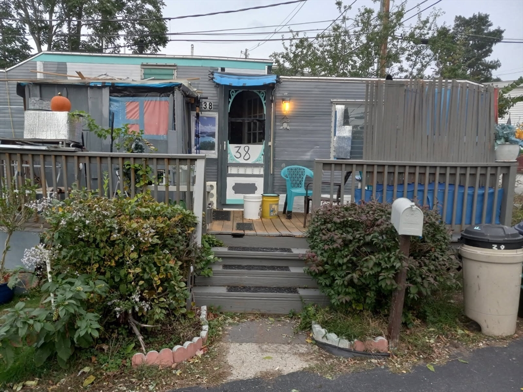 154 Newbury, Peabody, Massachusetts, 2 Bedrooms Bedrooms, 4 Rooms Rooms,1 BathroomBathrooms,Residential,For Sale,Newbury,73410524