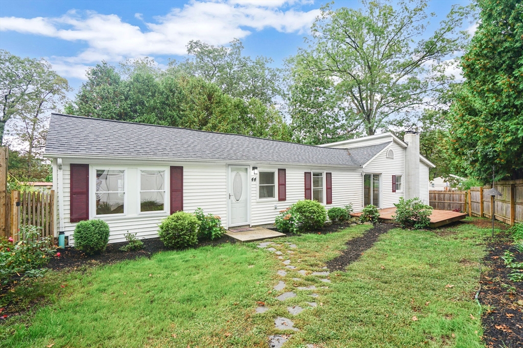 44 N Lake Ave, Southwick, Massachusetts, 3 Bedrooms Bedrooms, 8 Rooms Rooms,1 BathroomBathrooms,Residential,For Sale,N Lake Ave,73433804
