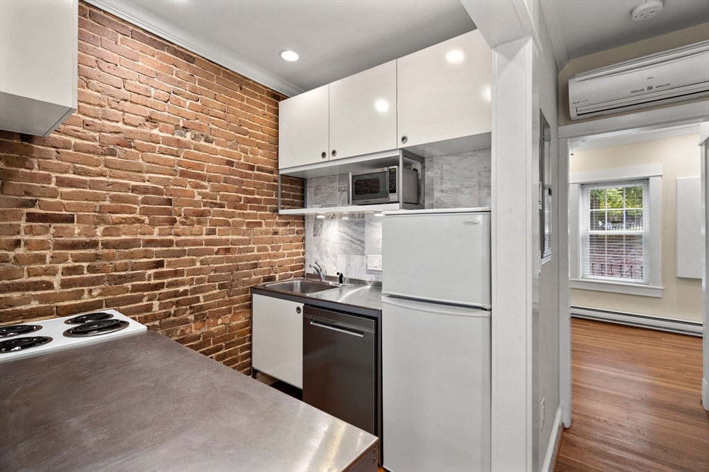 6 North Hudson Street, Boston, Massachusetts, 1 Bedroom Bedrooms, 3 Rooms Rooms,1 BathroomBathrooms,Residential Lease,For Rent,North Hudson Street,73416597