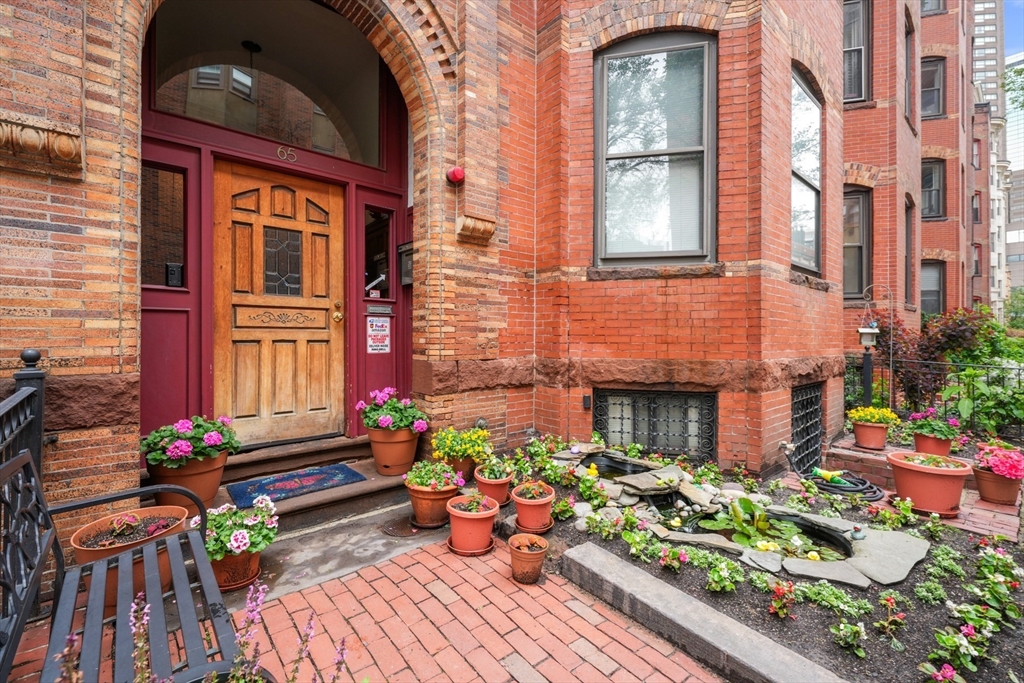 65 Saint Botolph, Boston, Massachusetts, 2 Bedrooms Bedrooms, 4 Rooms Rooms,2 BathroomsBathrooms,Residential Lease,For Rent,Saint Botolph,73426385