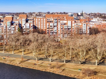 975 Memorial Drive, Cambridge, Massachusetts, 3 Bedrooms Bedrooms, 5 Rooms Rooms,3.5 BathroomsBathrooms,Residential,For Sale,Memorial Drive,73347369