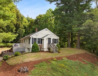 53 Elm St, Halifax, Massachusetts, 3 Bedrooms Bedrooms, 6 Rooms Rooms,2 BathroomsBathrooms,Residential,For Sale,Elm St,73428030