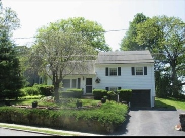 72 Fellsview Rd, Stoneham, Massachusetts, 4 Bedrooms Bedrooms, 7 Rooms Rooms,1.5 BathroomsBathrooms,Residential Lease,For Rent,Fellsview Rd,73439719 72 Fellsview Rd, Stoneham, Massachusetts, 4 Bedrooms Bedrooms, 7 Rooms Rooms,1.5 BathroomsBathrooms,Residential Lease,For Rent,Fellsview Rd,73439719