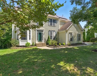 25 Poplar Street, Grafton, Massachusetts, 4 Bedrooms Bedrooms, 11 Rooms Rooms,3.5 BathroomsBathrooms,Residential,For Sale,Poplar Street,73425989