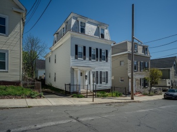 13 1/2 Grove St, Haverhill, Massachusetts, 7 Bedrooms Bedrooms, 14 Rooms Rooms,2 BathroomsBathrooms,Residential Income,For Sale,Grove St,73408237