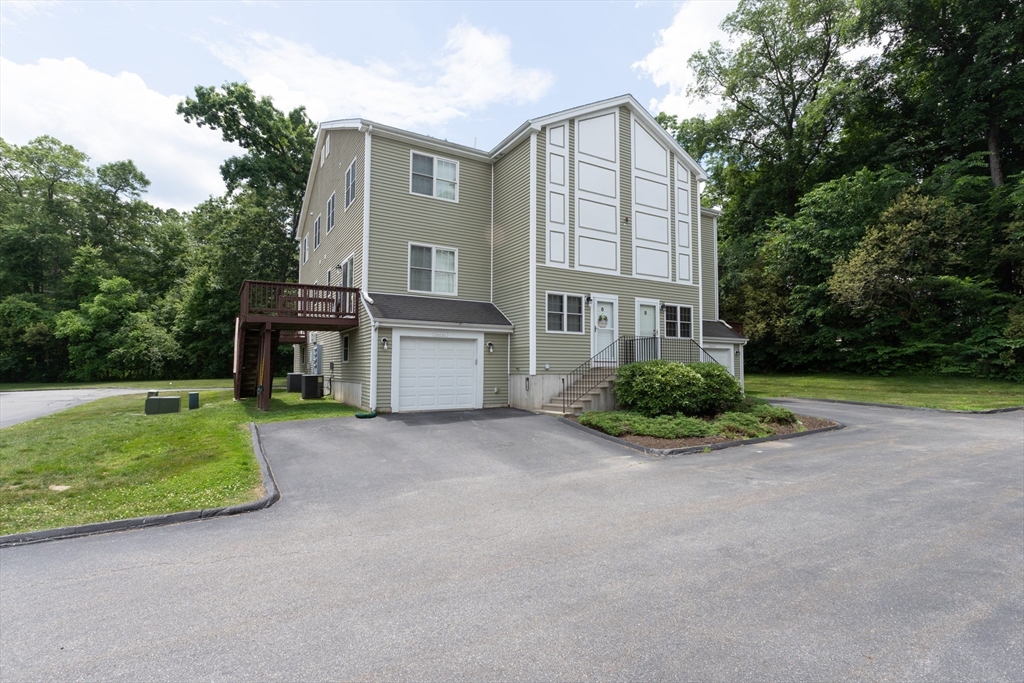 6 Knotts St, Hudson, Massachusetts, 2 Bedrooms Bedrooms, 4 Rooms Rooms,2.5 BathroomsBathrooms,Residential,For Sale,Knotts St,73397786