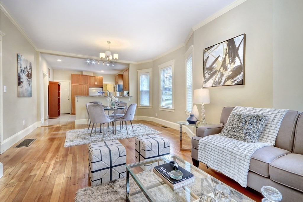 922 E Broadway, Boston, Massachusetts, 3 Bedrooms Bedrooms, 6 Rooms Rooms,2 BathroomsBathrooms,Residential Lease,For Rent,E Broadway,73399059