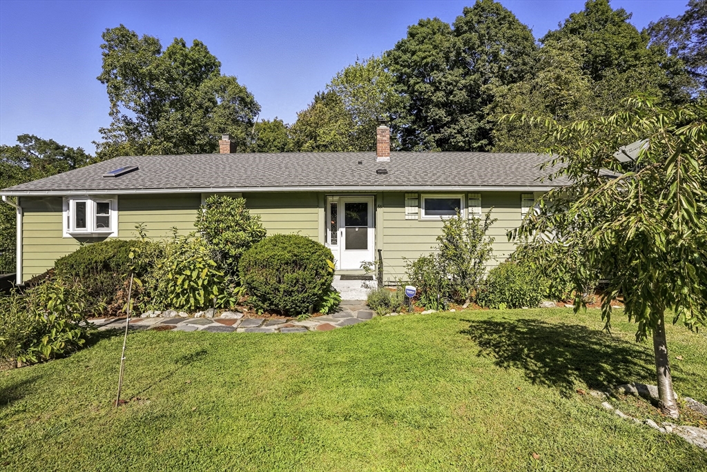 51 Janet Cir, Shrewsbury, Massachusetts, 3 Bedrooms Bedrooms, 7 Rooms Rooms,2 BathroomsBathrooms,Residential Lease,For Rent,Janet Cir,73443004