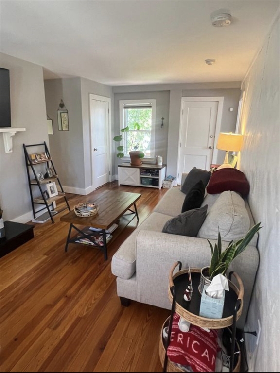 126 Derby St, Salem, Massachusetts, 2 Bedrooms Bedrooms, 4 Rooms Rooms,1 BathroomBathrooms,Residential Lease,For Rent,Derby St,73429164