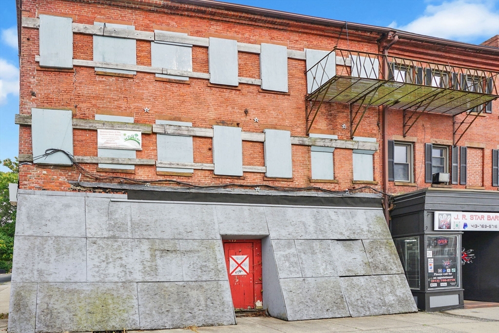 477 State St, Springfield, Massachusetts, ,Residential Income,For Sale,State St,73431252