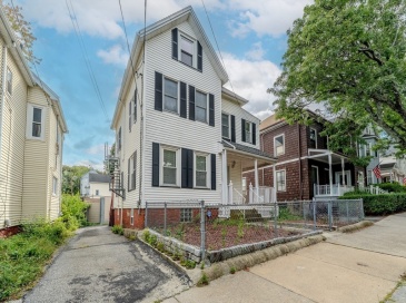 38 Richdale Ave, Somerville, Massachusetts, 4 Bedrooms Bedrooms, 10 Rooms Rooms,2 BathroomsBathrooms,Residential Income,For Sale,Richdale Ave,73432286