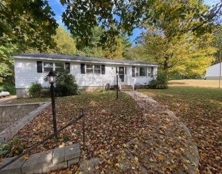 92 Dracut Road, Hudson, New Hampshire, 4 Bedrooms Bedrooms, 9 Rooms Rooms,2 BathroomsBathrooms,Residential,For Sale,Dracut Road,73431992