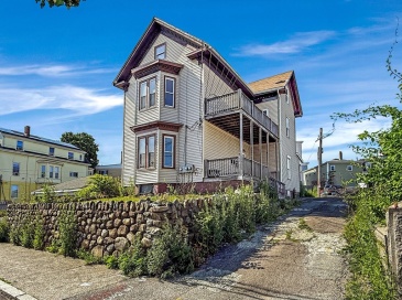 19 High St, Lynn, Massachusetts, 6 Bedrooms Bedrooms, 14 Rooms Rooms,3 BathroomsBathrooms,Residential Income,For Sale,High St,73392240