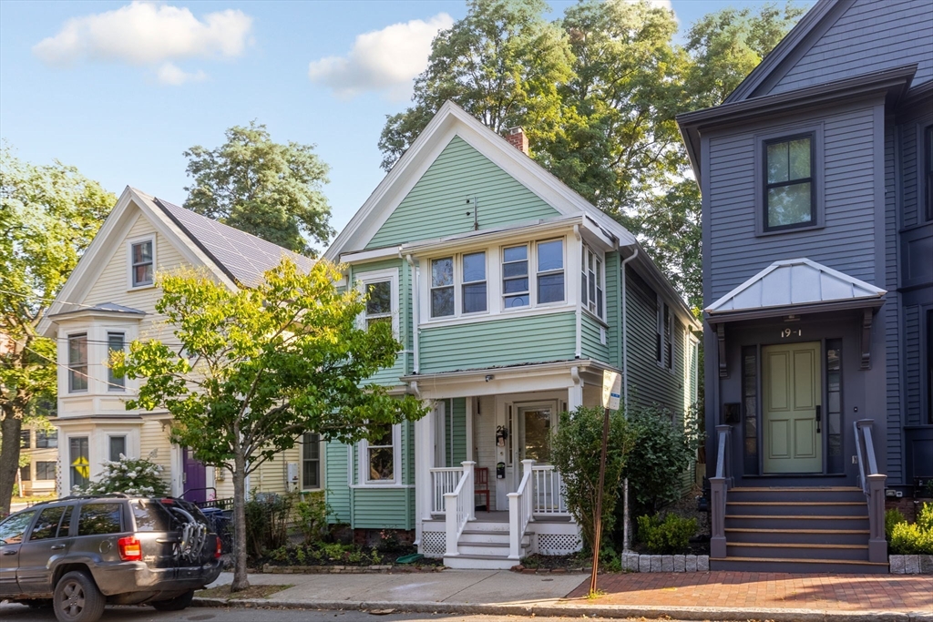 21 Florence Street, Cambridge, Massachusetts, 4 Bedrooms Bedrooms, 10 Rooms Rooms,2 BathroomsBathrooms,Residential Income,For Sale,Florence Street,73425405