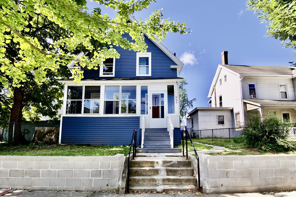 325 Main St, Springfield, Massachusetts, 4 Bedrooms Bedrooms, 8 Rooms Rooms,1 BathroomBathrooms,Residential,For Sale,Main St,73425494