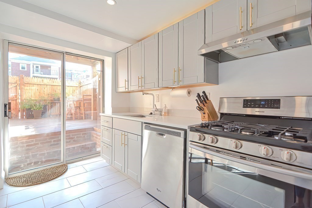 1722 Commonwealth, Boston, Massachusetts, 2 Bedrooms Bedrooms, 4 Rooms Rooms,1 BathroomBathrooms,Residential Lease,For Rent,Commonwealth,73444677