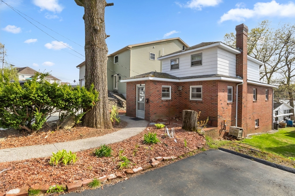 45-45A Bay View Dr, Shrewsbury, Massachusetts, 3 Bedrooms Bedrooms, 6 Rooms Rooms,2 BathroomsBathrooms,Residential,For Sale,Bay View Dr,73377423