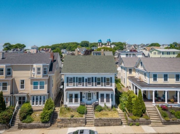 300-302 Main St, Gloucester, Massachusetts, 5 Bedrooms Bedrooms, 11 Rooms Rooms,2 BathroomsBathrooms,Residential Income,For Sale,Main St,73395724