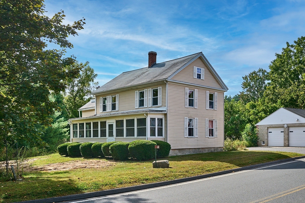 68 College Hwy, Southampton, Massachusetts, 5 Bedrooms Bedrooms, 12 Rooms Rooms,2.5 BathroomsBathrooms,Residential,For Sale,College Hwy,73432757