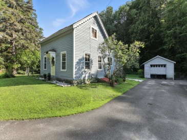 76 Hampden St, Chester, Massachusetts, 3 Bedrooms Bedrooms, 6 Rooms Rooms,1 BathroomBathrooms,Residential,For Sale,Hampden St,73411555