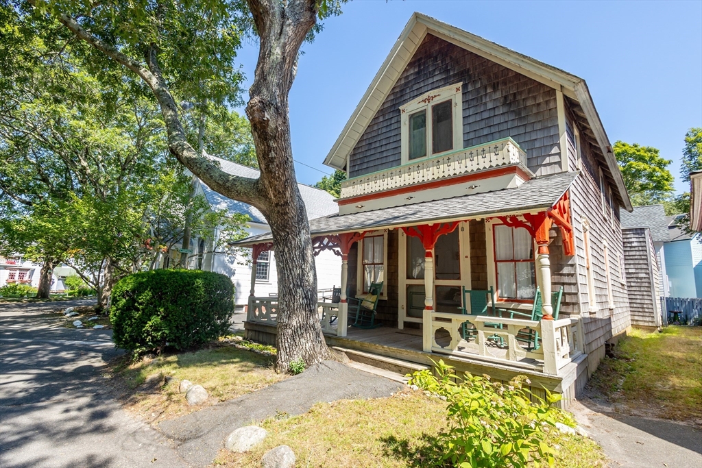 41 Trinity Park, Oak Bluffs, Massachusetts, 4 Bedrooms Bedrooms, 8 Rooms Rooms,1 BathroomBathrooms,Residential,For Sale,Trinity Park,73424612