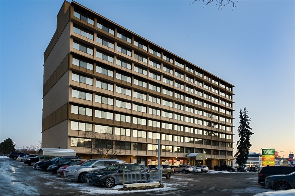 70 Southbridge St, Worcester, Massachusetts, 1 Bedroom Bedrooms, 3 Rooms Rooms,1 BathroomBathrooms,Residential,For Sale,Southbridge St,73348568