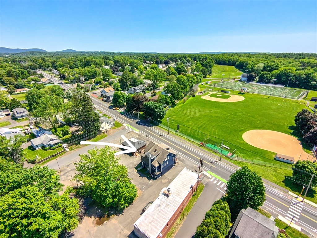 318 Newton St, South Hadley, Massachusetts, 5 Bedrooms Bedrooms, 14 Rooms Rooms,3 BathroomsBathrooms,Residential Income,For Sale,Newton St,73432049