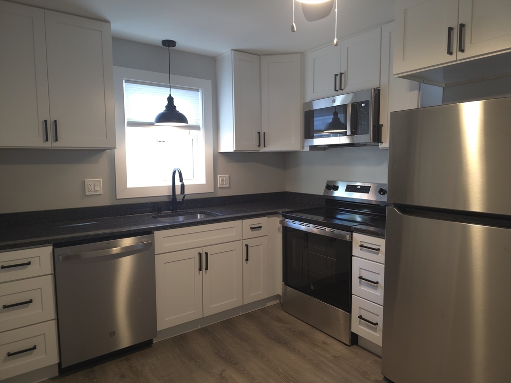 12 Hunnewell Rd, Worcester, Massachusetts, 2 Bedrooms Bedrooms, 5 Rooms Rooms,1 BathroomBathrooms,Residential Lease,For Rent,Hunnewell Rd,73418457