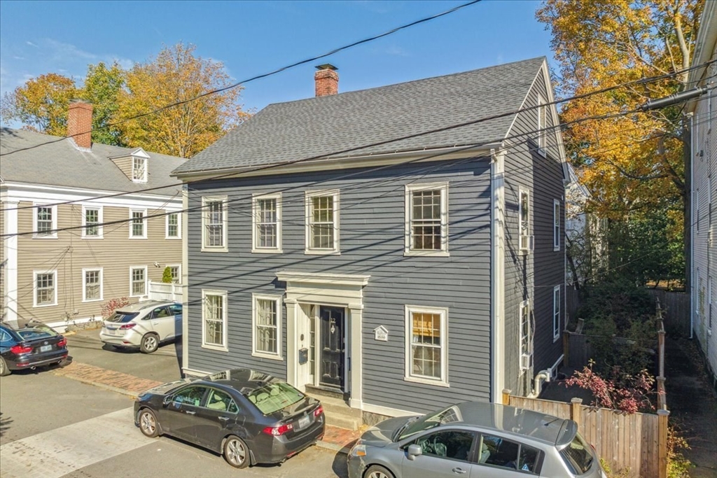 12 Howard St, Salem, Massachusetts, 5 Bedrooms Bedrooms, 10 Rooms Rooms,2 BathroomsBathrooms,Residential Income,For Sale,Howard St,73431062