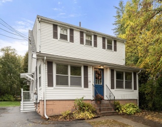 28 Shaw St, Norwood, Massachusetts, 4 Bedrooms Bedrooms, 8 Rooms Rooms,2 BathroomsBathrooms,Residential Income,For Sale,Shaw St,73444248