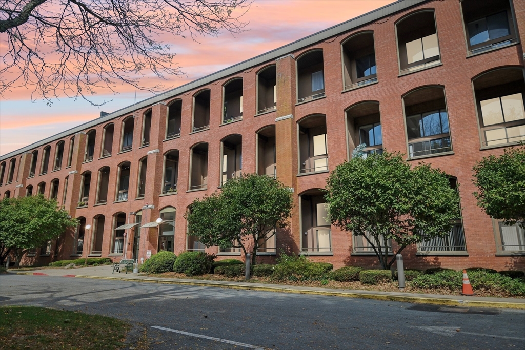 96 Old Colony Ave, Taunton, Massachusetts, 2 Bedrooms Bedrooms, 4 Rooms Rooms,2 BathroomsBathrooms,Residential,For Sale,Old Colony Ave,73441114