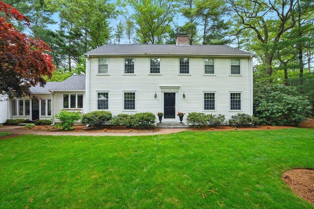 19 Flint Locke Dr, Duxbury, Massachusetts, 4 Bedrooms Bedrooms, 9 Rooms Rooms,3 BathroomsBathrooms,Residential,For Sale,Flint Locke Dr,73381143